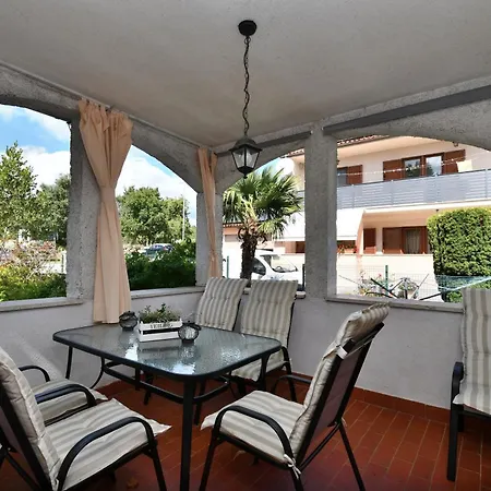 House Lili Semesterbostad