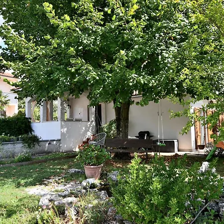 Semesterbostad House Lili *