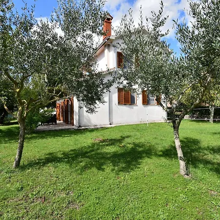 Semesterbostad House Lili